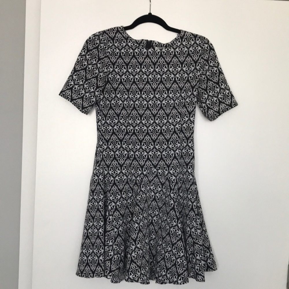 Short sleeve dress